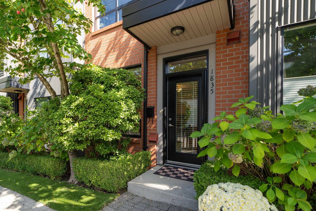 Townhouse in Vancouver, British Columbia, Canada 2 - 18869423