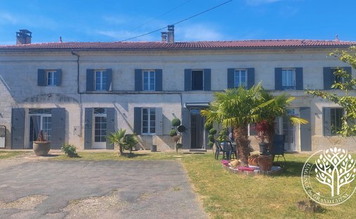 Maison à Tesson, Nouvelle-Aquitaine, France 1