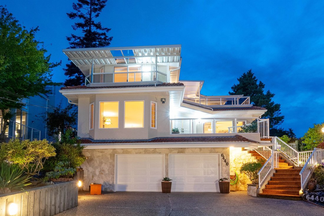 Haus in West Vancouver, Britisch-Kolumbien, Kanada 1 - 18869424