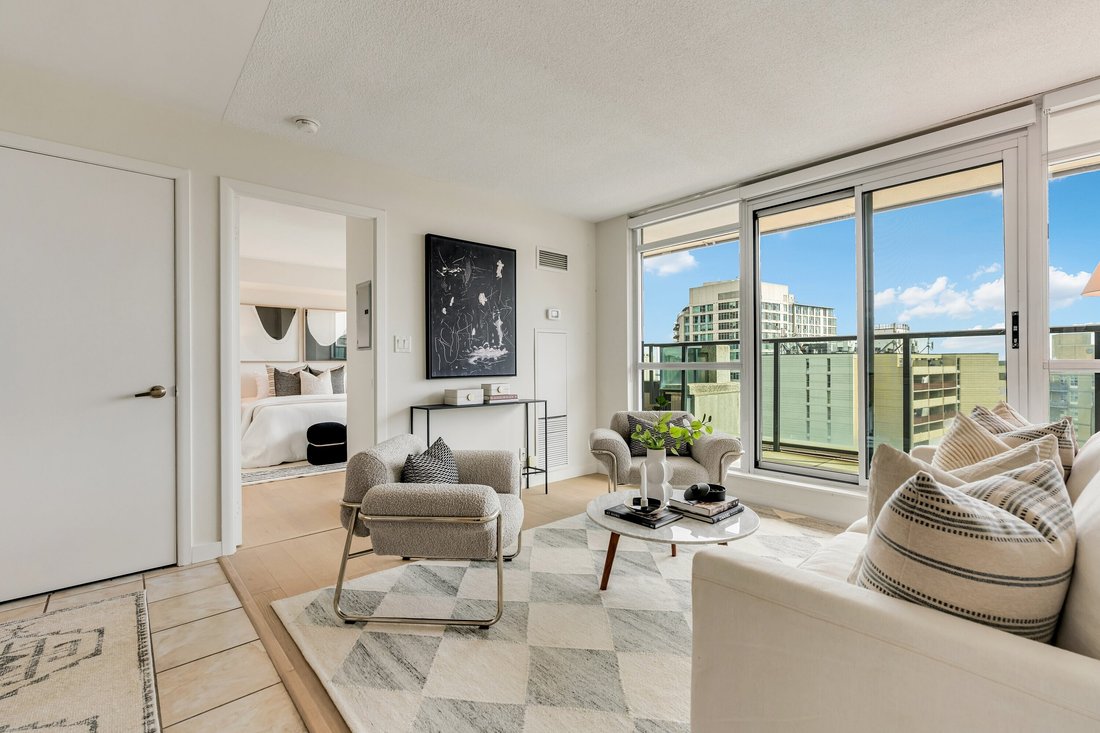 Condo in Toronto, Ontario, Canada 2 - 18869384