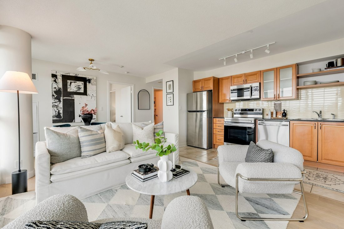 Condo in Toronto, Ontario, Canada 5 - 18869384