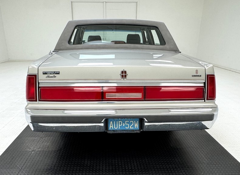 Sedan in Morgantown, United States 4 - 18869338