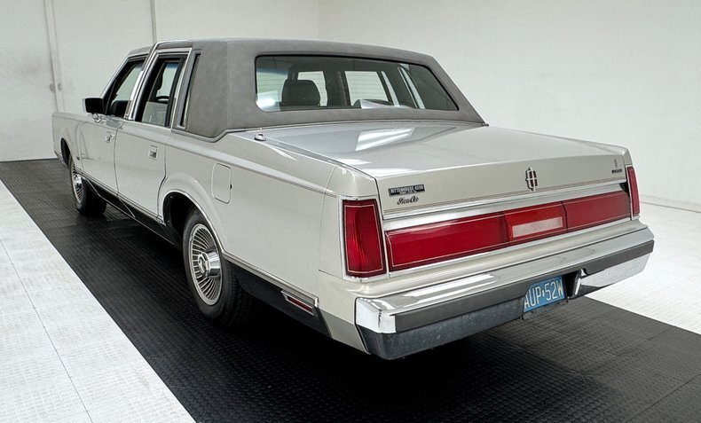 Sedan in Morgantown, United States 3 - 18869338