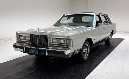 49 690 Miles/5.0L EFI V8/AOD Auto/80's Style &amp; Opulence/Well Optioned Ride in Morgantown, United States 1
