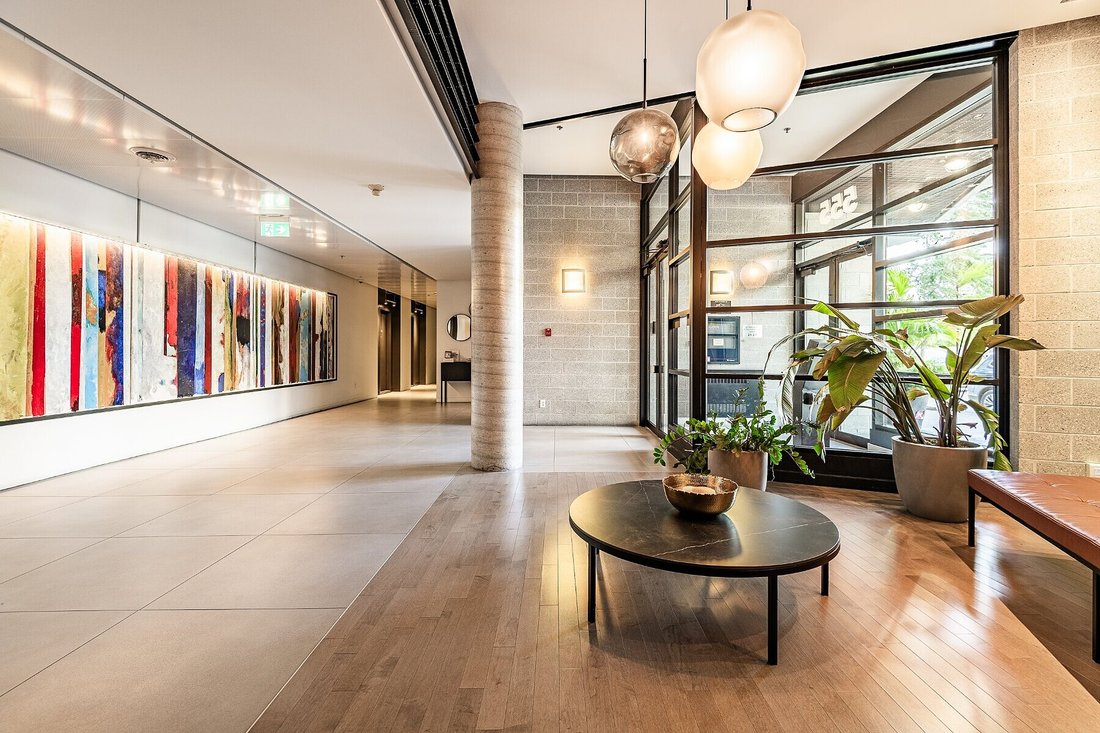 Condo in Montréal, Quebec, Canada 4 - 18869528
