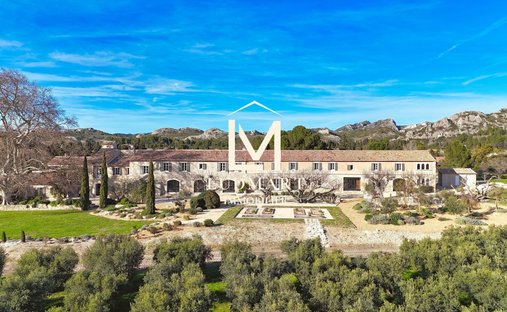 Castle in Maussane-les-Alpilles, Provence-Alpes-Côte d'Azur, France 1