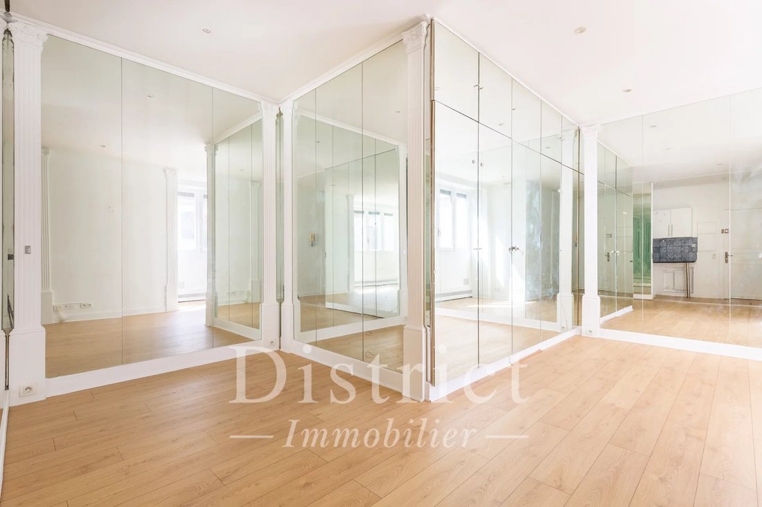 Apartment in Triangle d'Or, Paris 8e Arrondissement, Paris 3 - 18869299