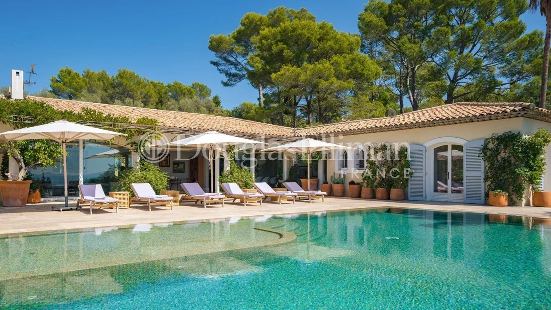 Villa in Valbonne, Provence-Alpes-Côte d'Azur, France 1 - 18869697