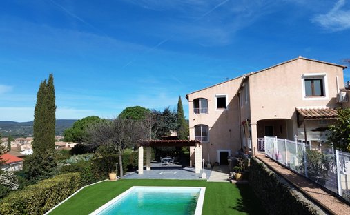 House in Les Freres-Les Cancades-Les Ginestes, Le Beausset, France 1