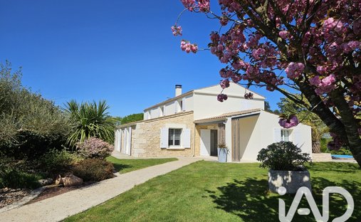 House in Saint-Agnant, Nouvelle-Aquitaine, France 1