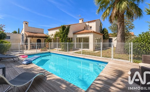 House in Saint-Cyprien, Occitania, France 1