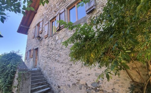 Casa a Bons-en-Chablais, Auvergne-Rodano-Alpi, Francia 1