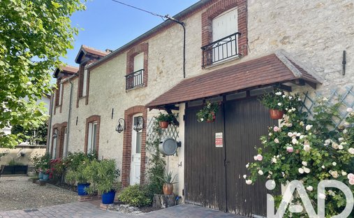 House in Montereau-Fault-Yonne, Ile-de-France, France 1