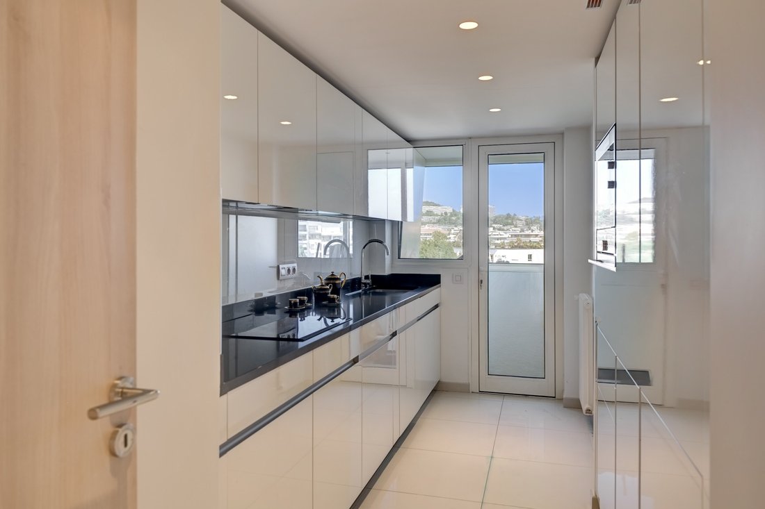 Apartment in Saint Nicolas, Cannes, France 4 - 18869964