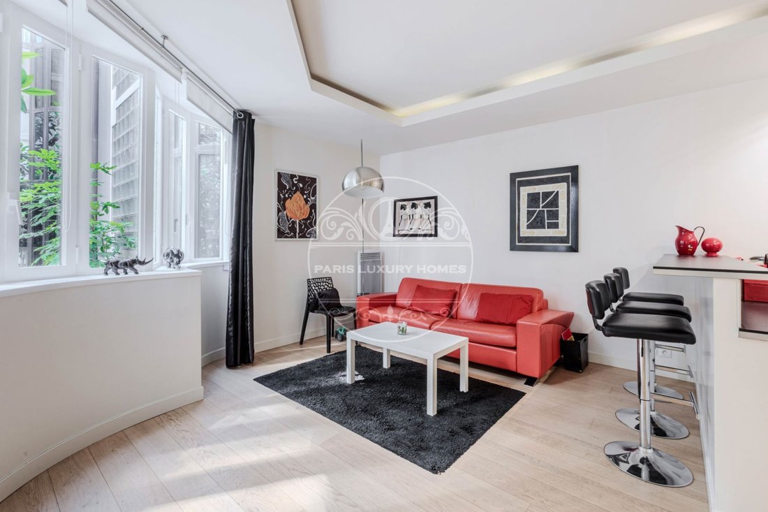 Apartment in Palais Royal, Paris 1er Arrondissement, Paris 4 - 18869769
