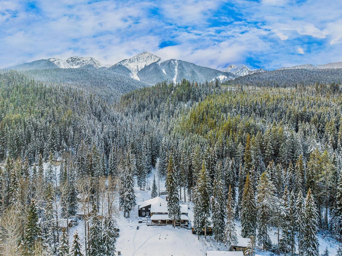 House in Golden, British Columbia, Canada 3 - 18869872