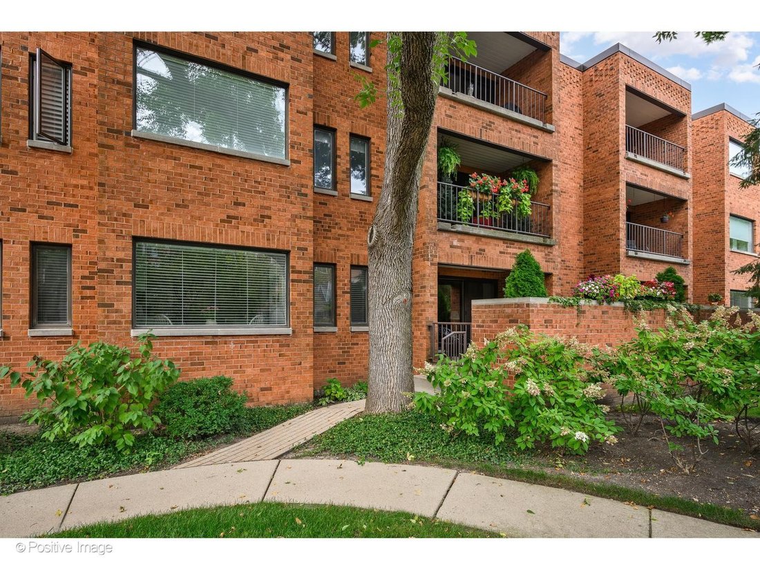 Condo in Lake Bluff, Illinois, United States 2 - 18869859