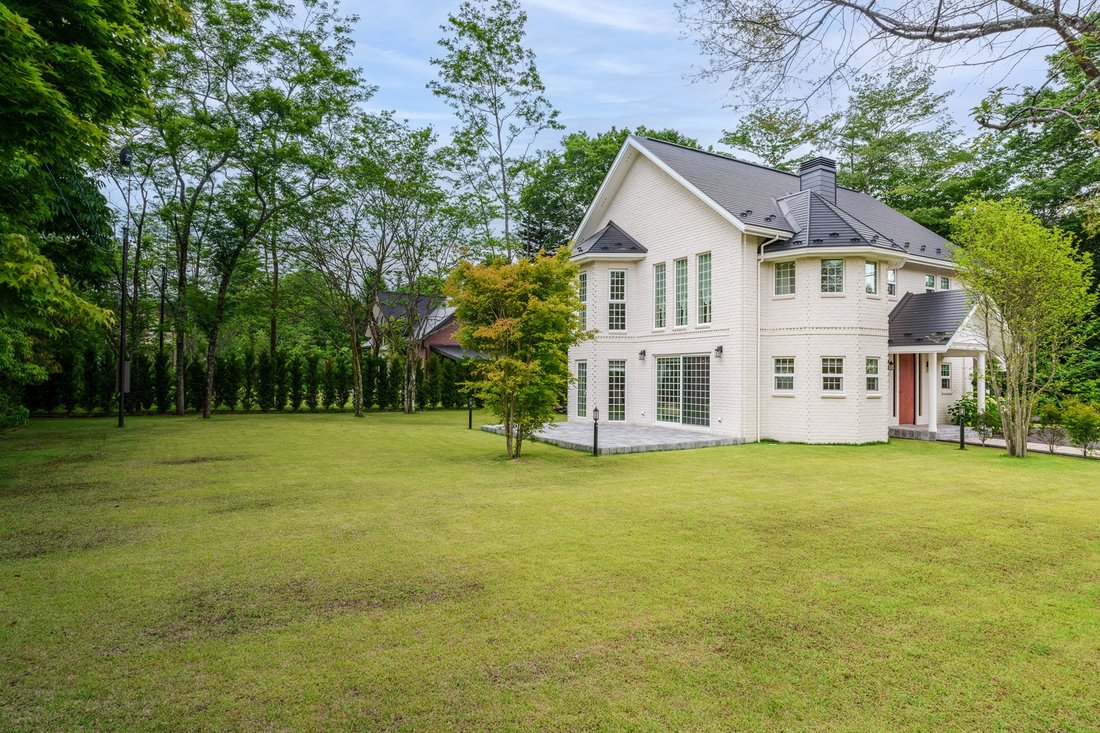 Villa in Karuizawa, Nagano, Japan 3 - 18870313