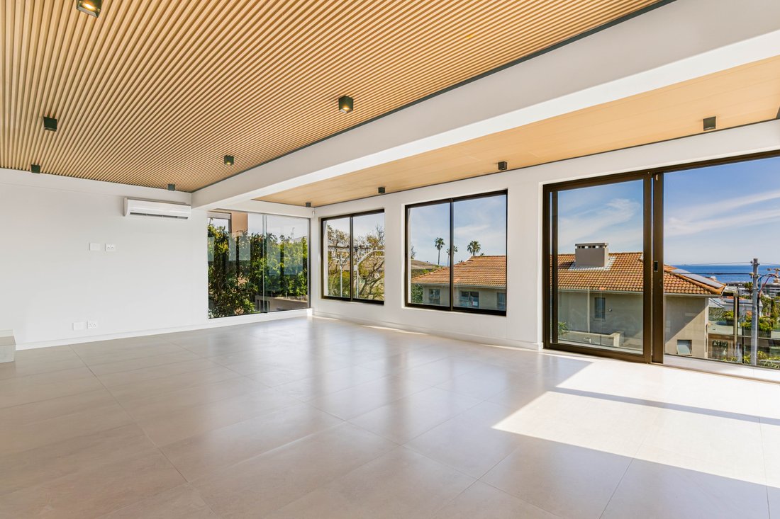 Apartment in Fresnaye, Atlantic Seaboard, Cape Town 3 - 18875736