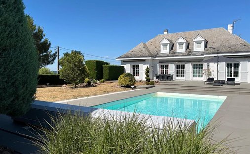 Maison à Saint-Germain-Lespinasse, Auvergne-Rhône-Alpes, France 1