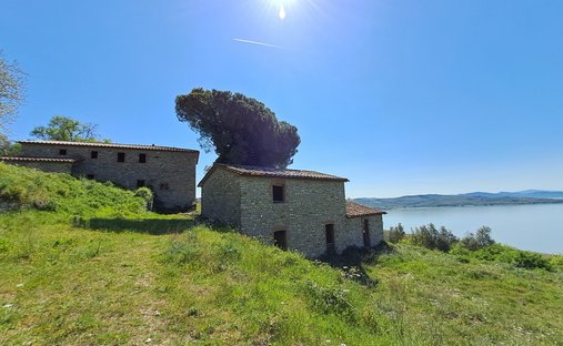 House in Passignano sul Trasimeno, Umbria, Italy 1