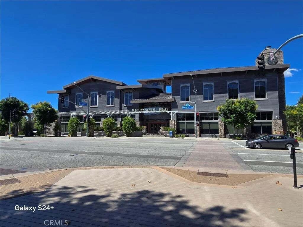 Santa Clarita, California, United States 4 - 16526238