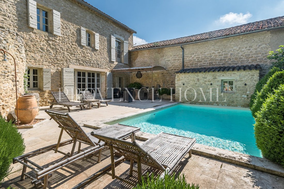 Estate in Gordes, Provence-Alpes-Côte d'Azur, France 1 - 18872137