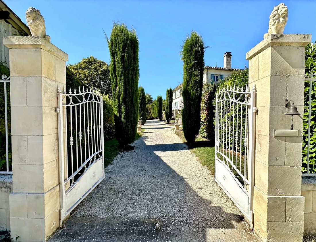 Anwesen in Saint-Dizant-du-Gua, Neu-Aquitanien, Frankreich 1 - 18875003