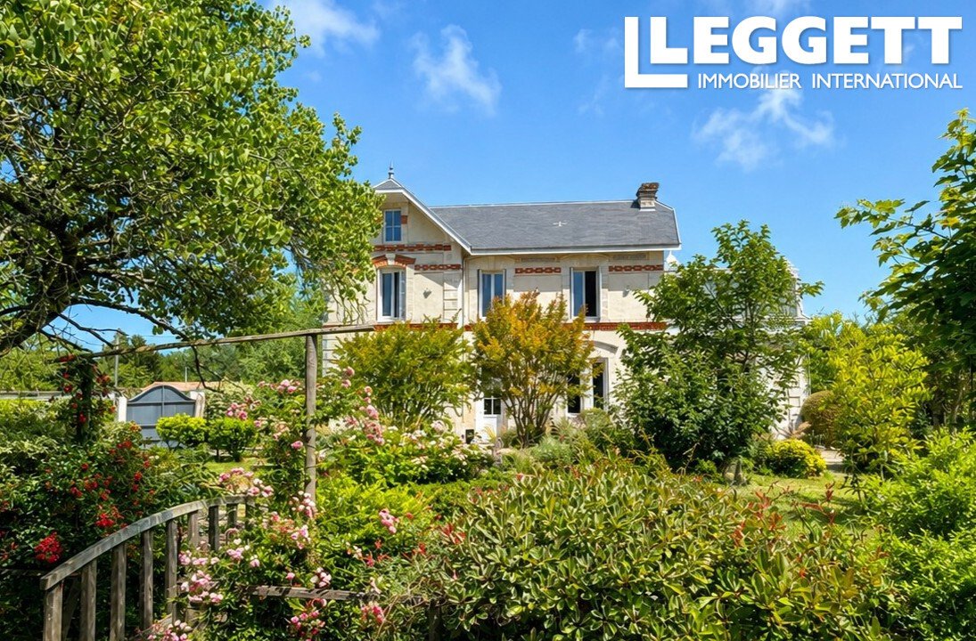 Villa a Saint-Christoly-de-Blaye, Nuova Aquitania, Francia 1 - 14330870