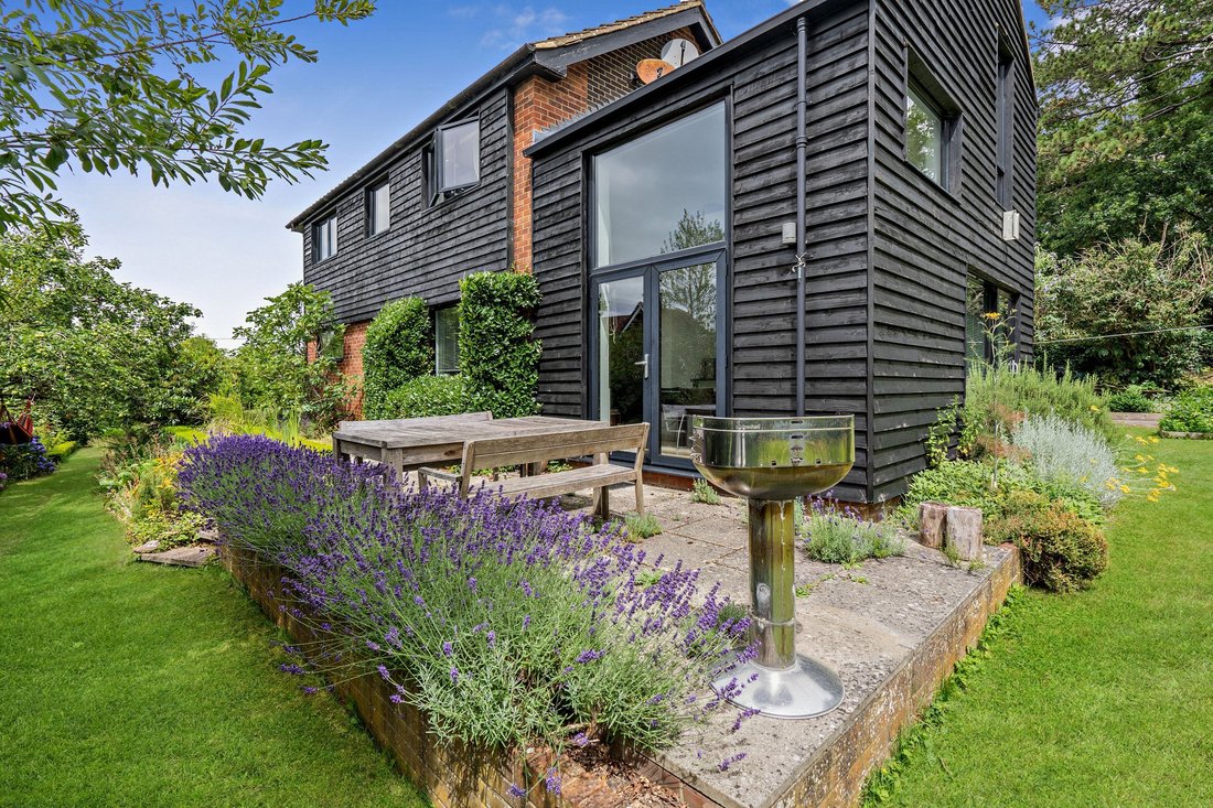 House in Fernhurst, England 4 - 18870755