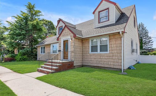 House in Copiague, New York, United States 1