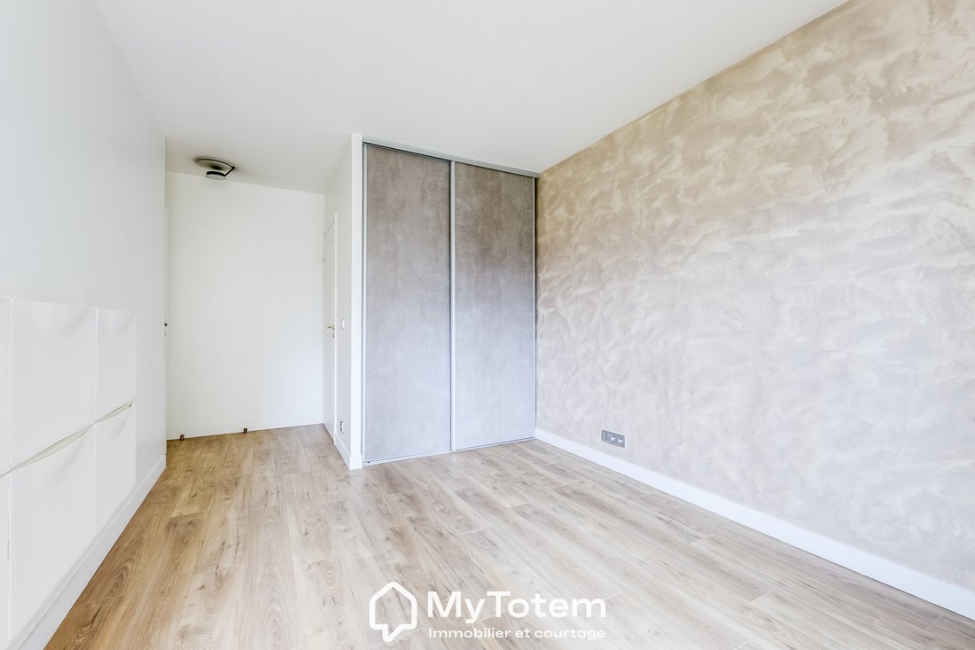Apartment in Hôtel de Ville-Planchette, Levallois-Perret, France 5 - 18872219