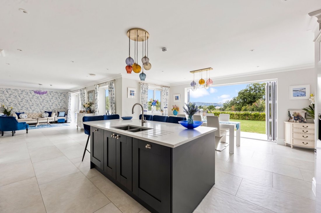Haus in Burgess Hill, England 2 - 18874744