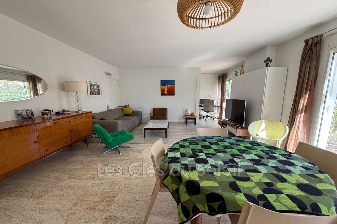 Villa in Hyeres, Provence-Alpes-Côte d'Azur, France 3 - 18871588