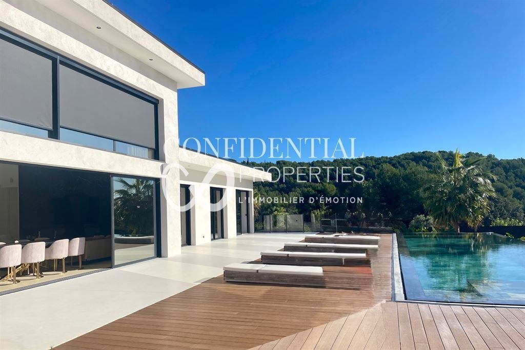 Villa in Bandol, Provence-Alpes-Côte d'Azur, France 1 - 15812345