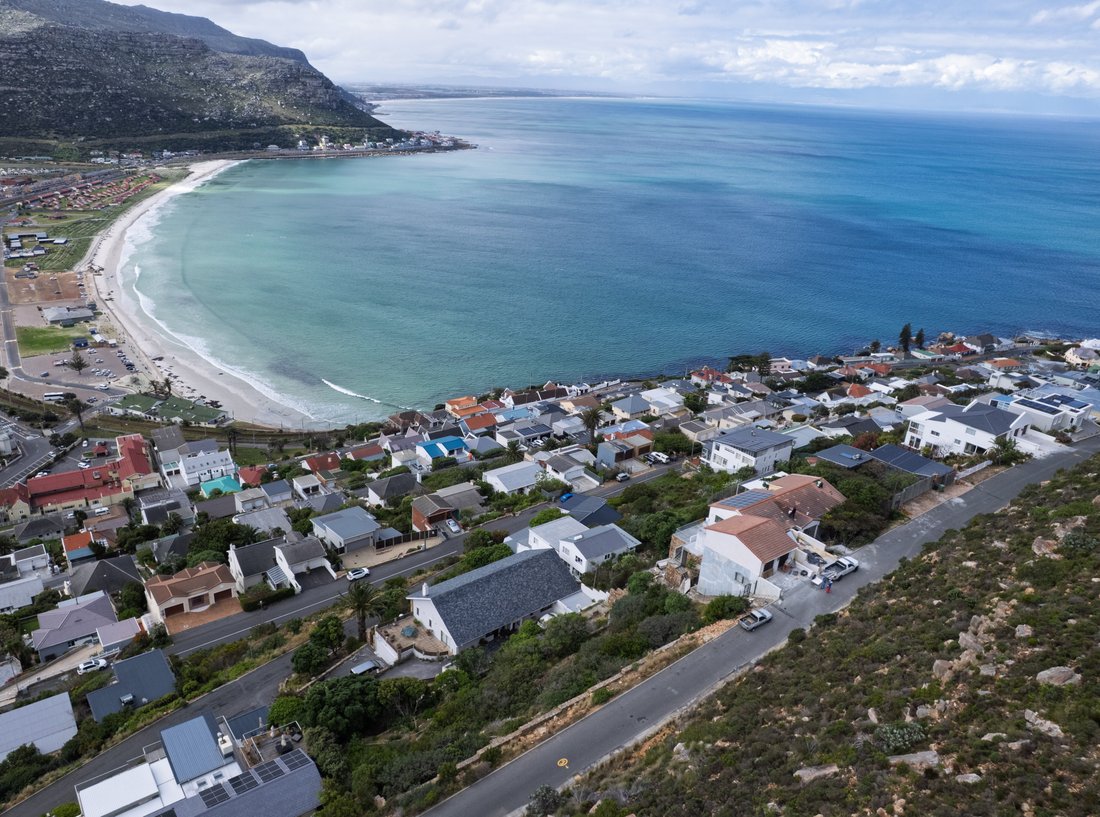 Land in Fish Hoek, South Peninsula, Cape Town 1 - 18875742