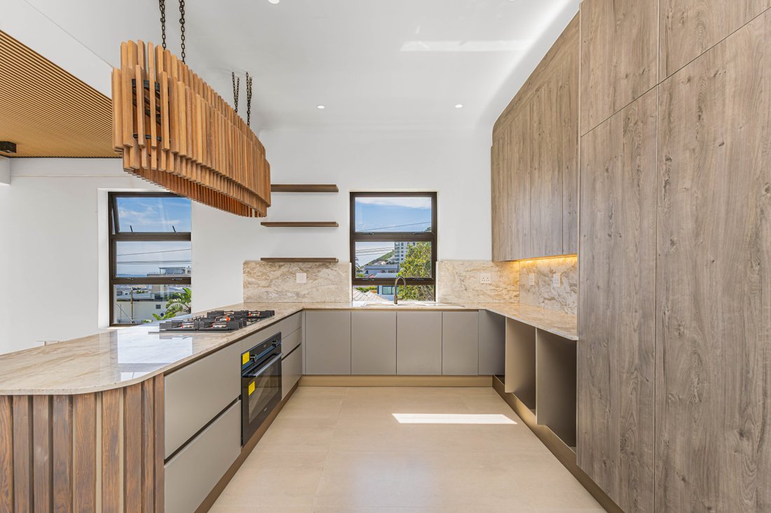 Apartment in Fresnaye, Atlantic Seaboard, Cape Town 4 - 18875736