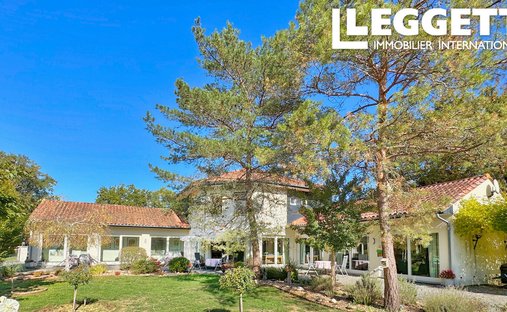 Villa in Bourg-du-Bost, Nouvelle-Aquitaine, France 1