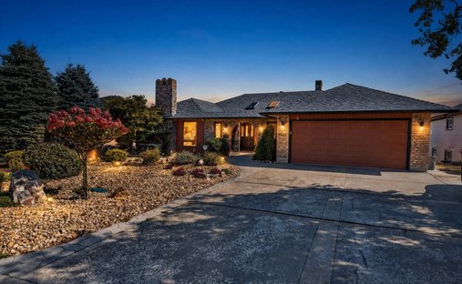 House in Kelowna, British Columbia, Canada 1