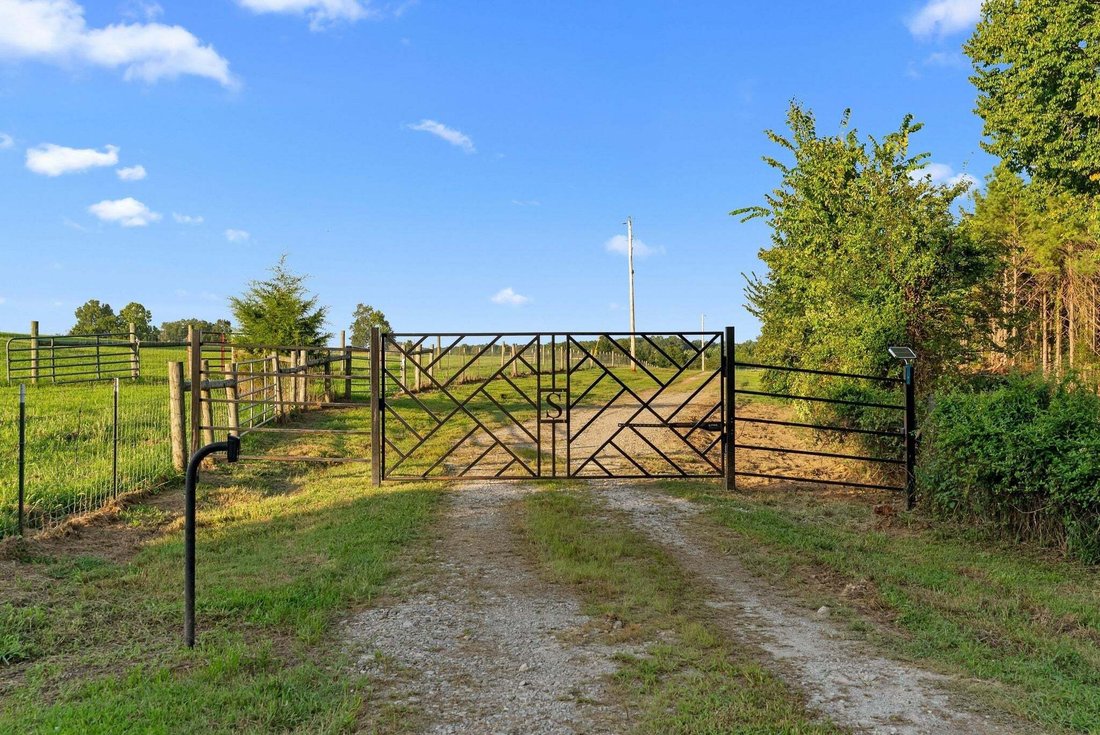 House in Nunnelly, Tennessee, United States 3 - 18873404