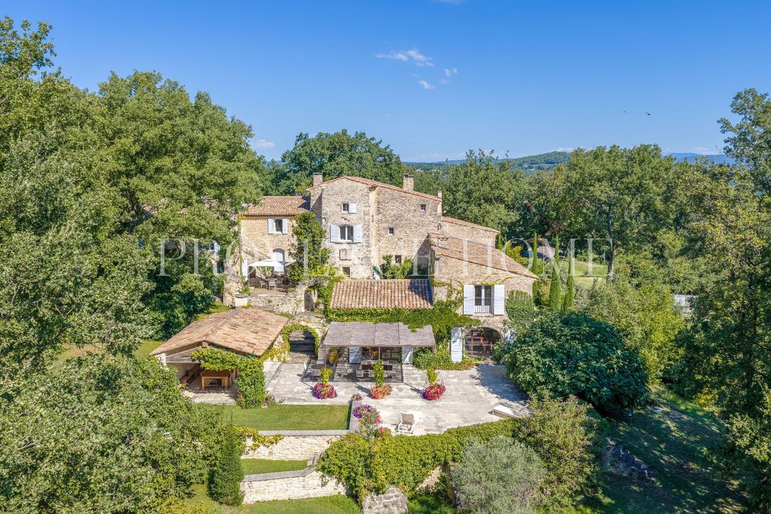 Finca en Goult, Provenza-Alpes-Costa Azul, Francia 1 - 18872173