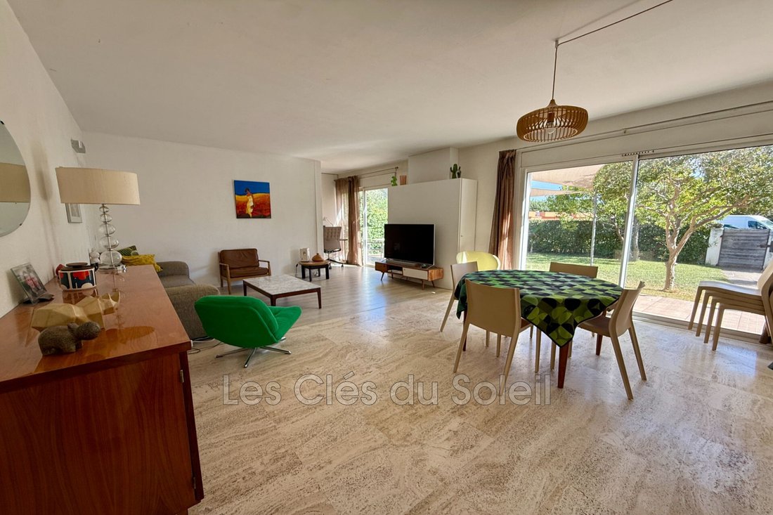 Villa in Hyeres, Provence-Alpes-Côte d'Azur, France 2 - 18871588