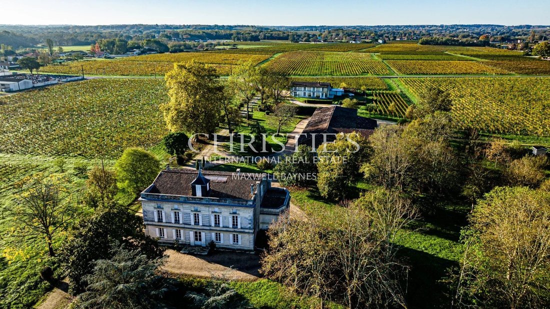 Estate in Saint-Sulpice-et-Cameyrac, Nouvelle-Aquitaine, France 4 - 16739726