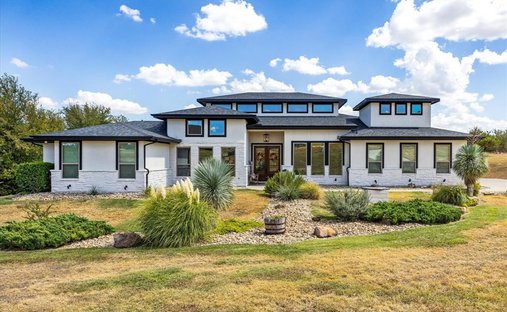 House in Cresson, Texas, United States 1