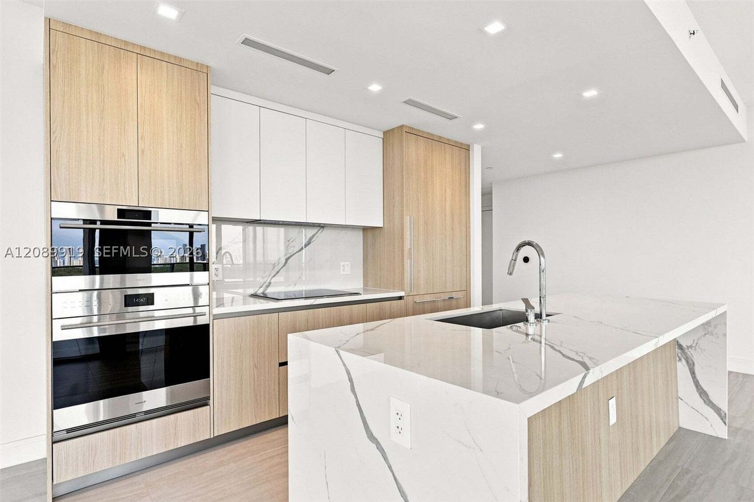 Condo in North Miami Beach, Florida, United States 5 - 18873895