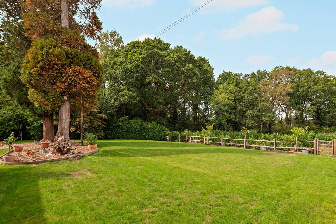 House in Warninglid, Copthorne, England 2 - 18870816