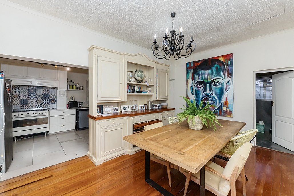House in Camps Bay, Atlantic Seaboard, Cape Town 5 - 18875737
