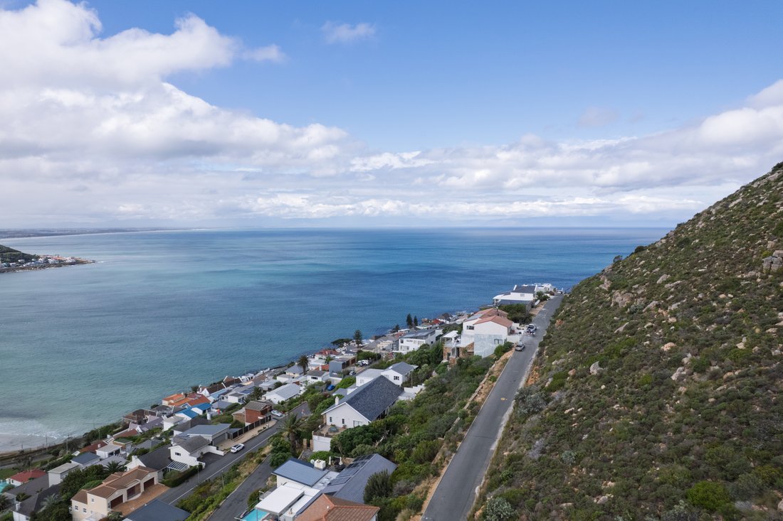 Land in Fish Hoek, South Peninsula, Cape Town 2 - 18875742