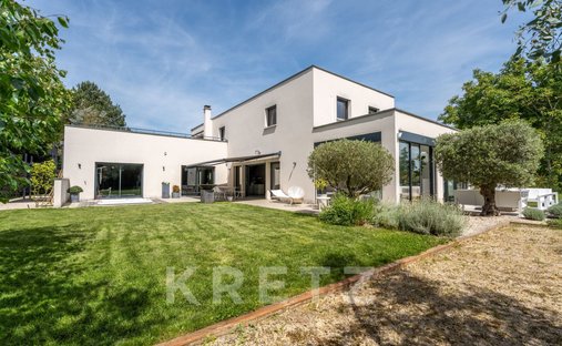 House in Grande Couronne, Saint-Just-Saint-Rambert, France 1