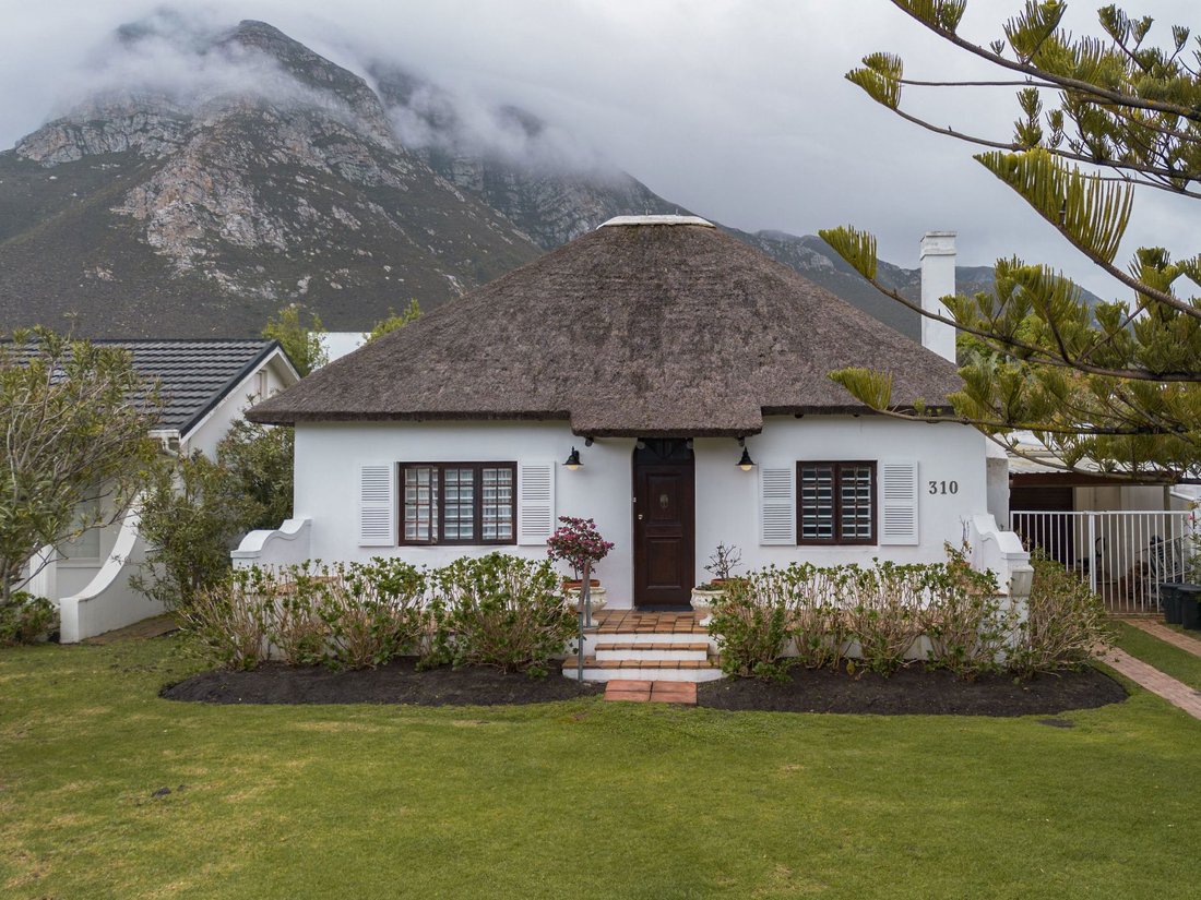 House in Overstrand Local Municipality, Western Cape, South Africa 3 - 18873160